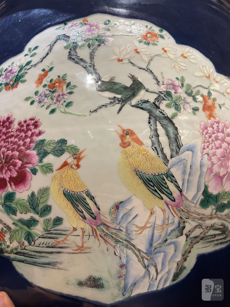 清乾隆 宝石蓝釉开光粉彩花鸟图大缸 - 图11